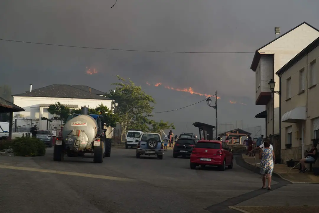 La localidad de Turienzo Casta&ntilde;ero (Le&oacute;n), afectada por el incendio declarado de nivel 2