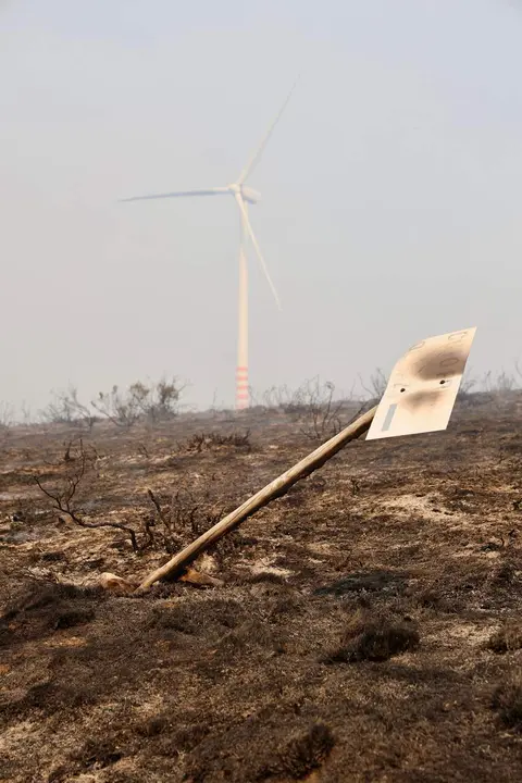 Incendio forestal de Murias de Ponjos (Le&oacute;n), en el que la Guardia Civil ha desalojado a 36 personas de Andarraso, Rosales y Folloso