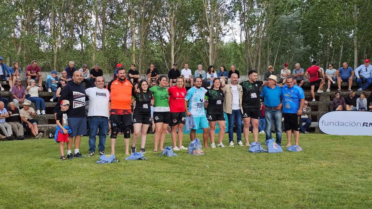 Corro de lucha leonesa en Gradefes. 2026. Pesados (13)