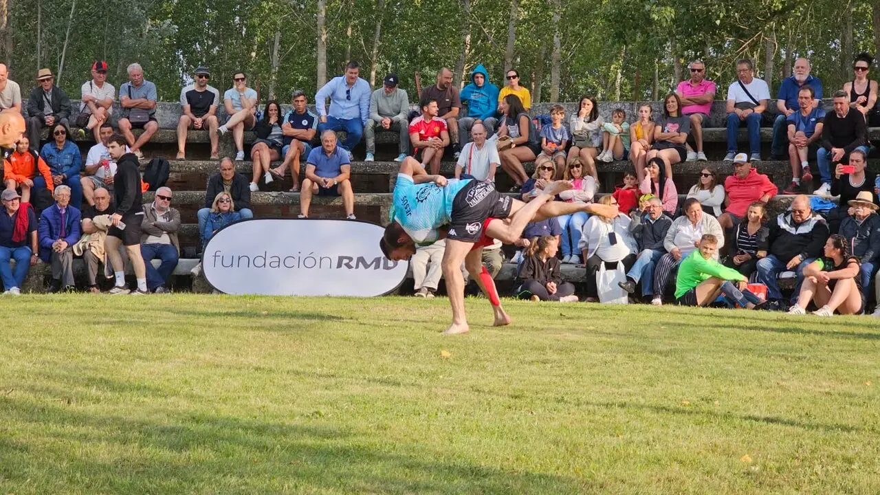 Corro de lucha leonesa en Gradefes 2026. Ligeros (4)