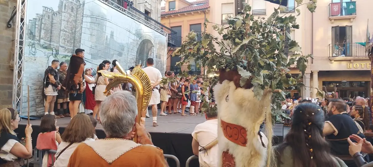 Astorga despide&nbsp;un hist&oacute;rico 40.&ordm; aniversario de Astures y Romanos. Fotos Mar&iacute;a del Carmen Balde&oacute;n (4)