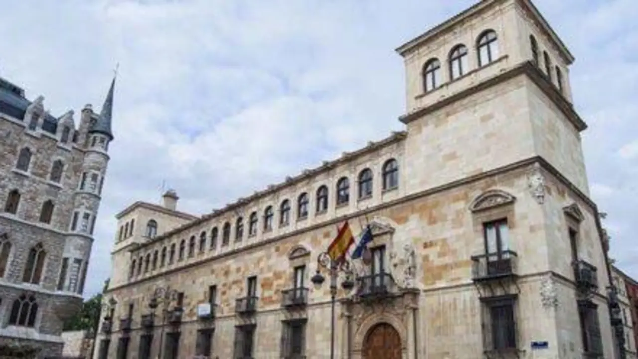 Palacio de los Guzmanes, sede de la Diputaci&oacute;n. | LE&Oacute;N24HORAS