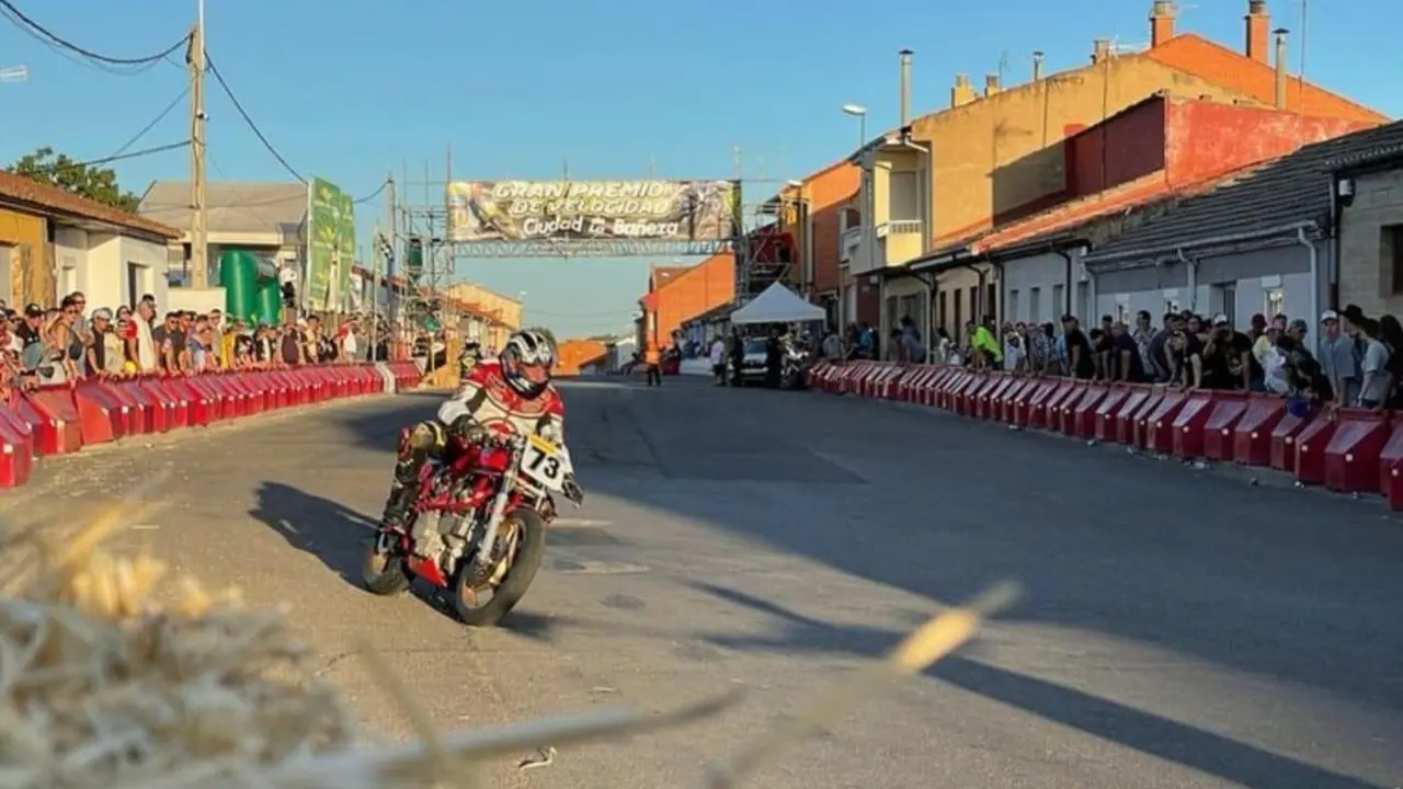 Warm Up GP Ba&ntilde;eza. Im&aacute;genes realizadas por el Moto Club Ba&ntilde;ezano