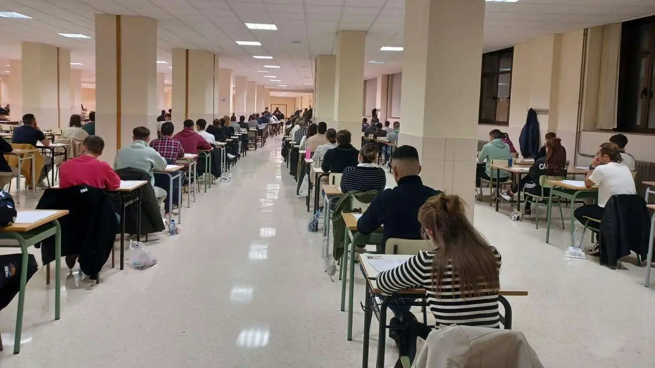 Imagen de archivo de pruebas de acceso a un puesto de trabajo.