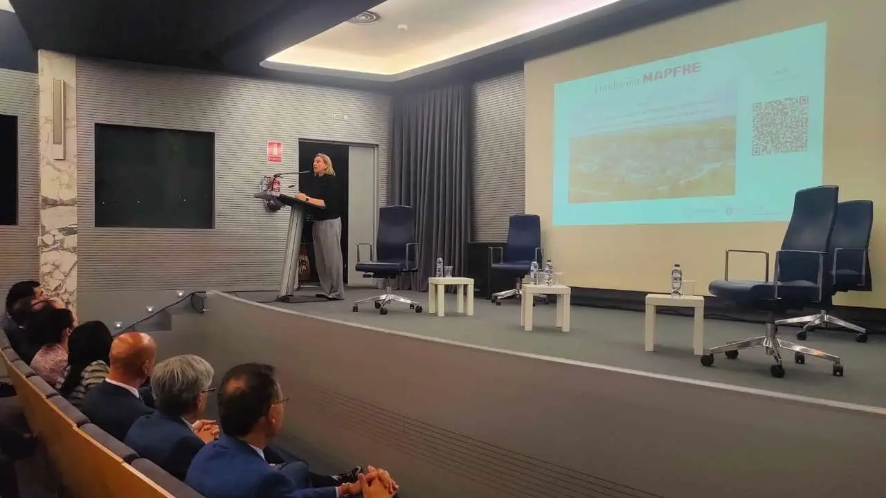 La vicepresidenta de la Junta de Castilla y Le&oacute;n, Isabel Blanco, durante su intervenci&oacute;n en el foro sobre el medio rural que tuvo lugar en Le&oacute;n. | &Oacute;.Q.