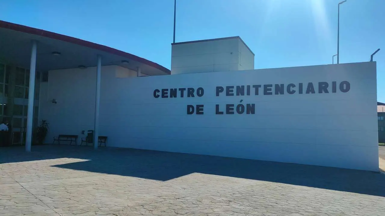 Imagen de la entrada al Centro Penitenciario de Mansilla de las Mulas. | &Oacute;.Q.