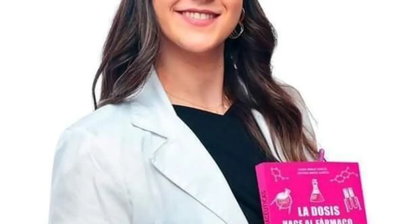 La farmac&eacute;utica Elena Monje, m&aacute;s conocida como @infarmarte en redes sociales. | Le&oacute;n24horas