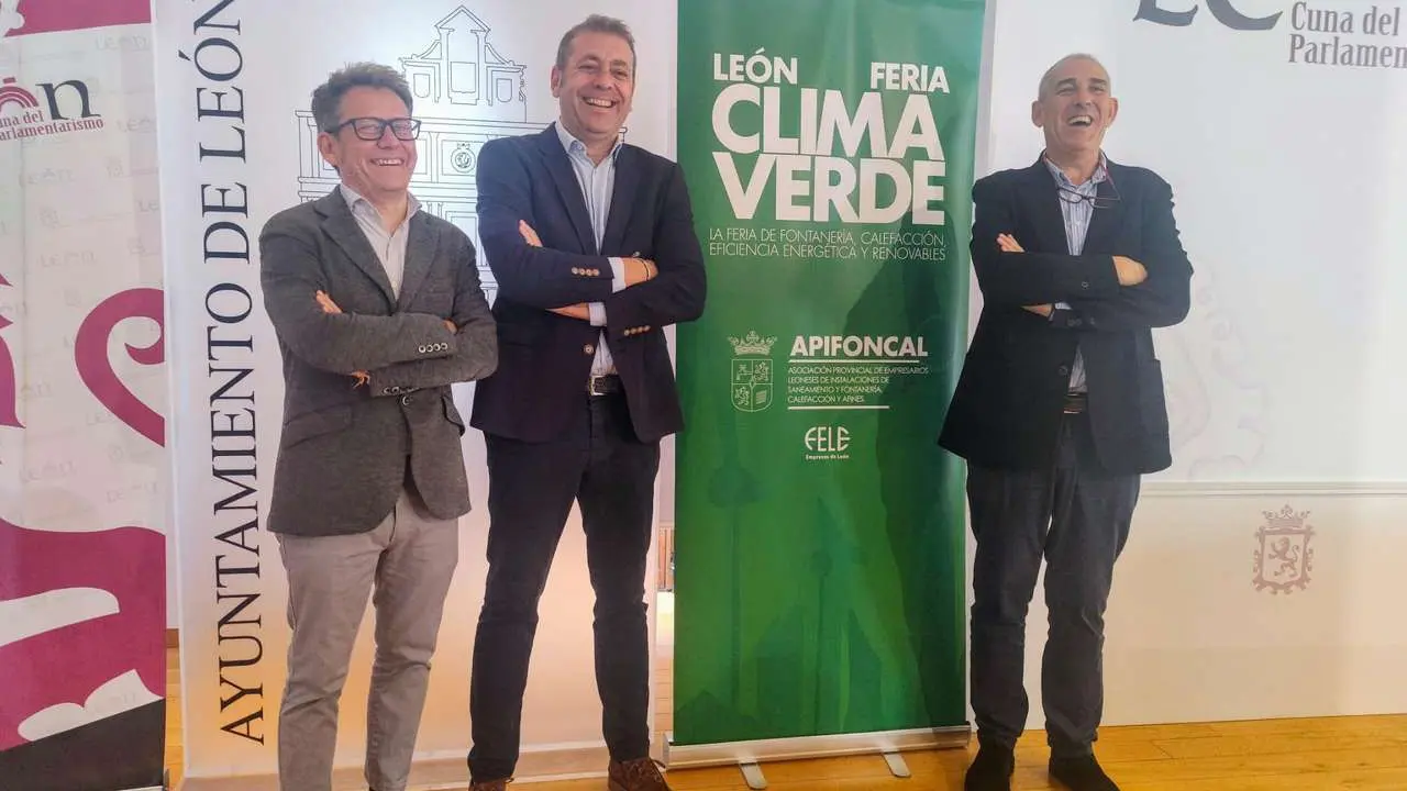 Guti&eacute;rrez y Canuria en la presentaci&oacute;n de la segunda edici&oacute;n del 'Le&oacute;n Clima Verde'. | &Oacute;.Q.