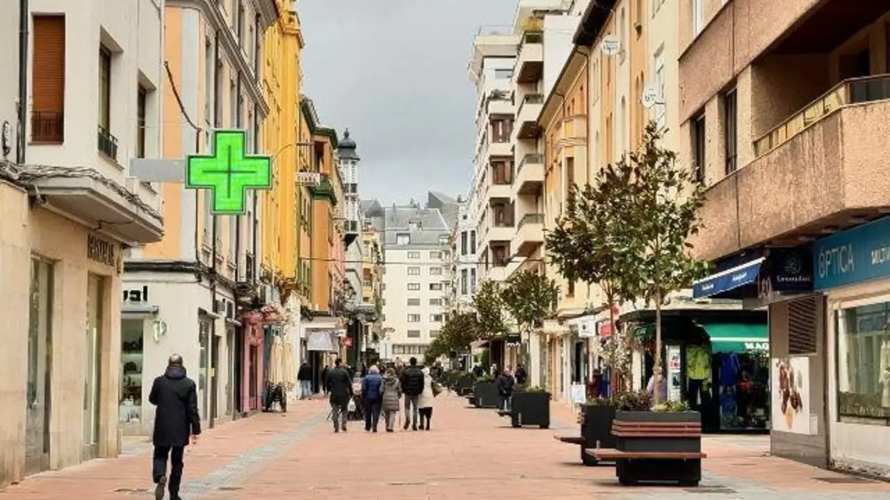 Calle Gil y Carrasco. Peatonal. Ayuntamiento de Le&oacute;n.