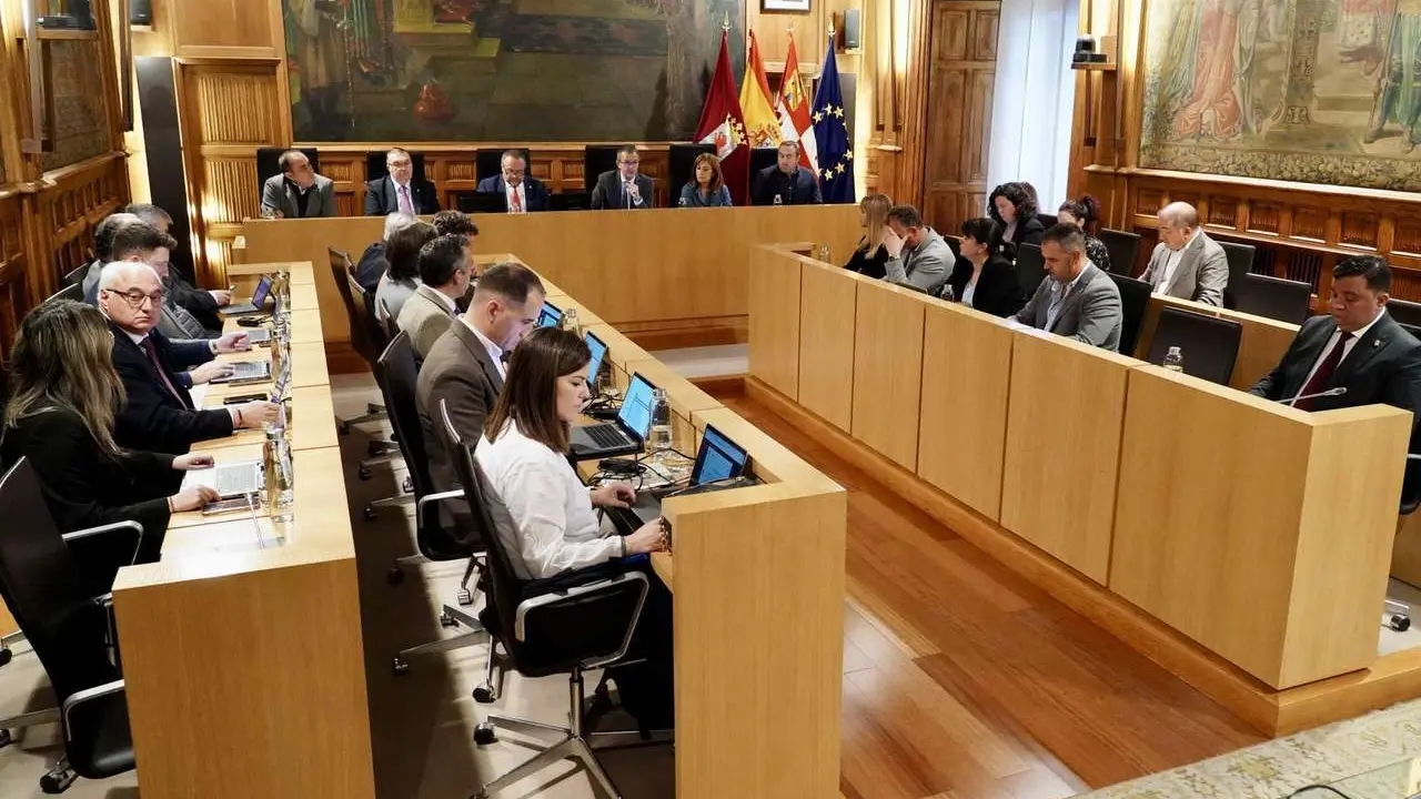 Campillo. ICAL. Pleno de la Diputaci&oacute;n de Le&oacute;n 