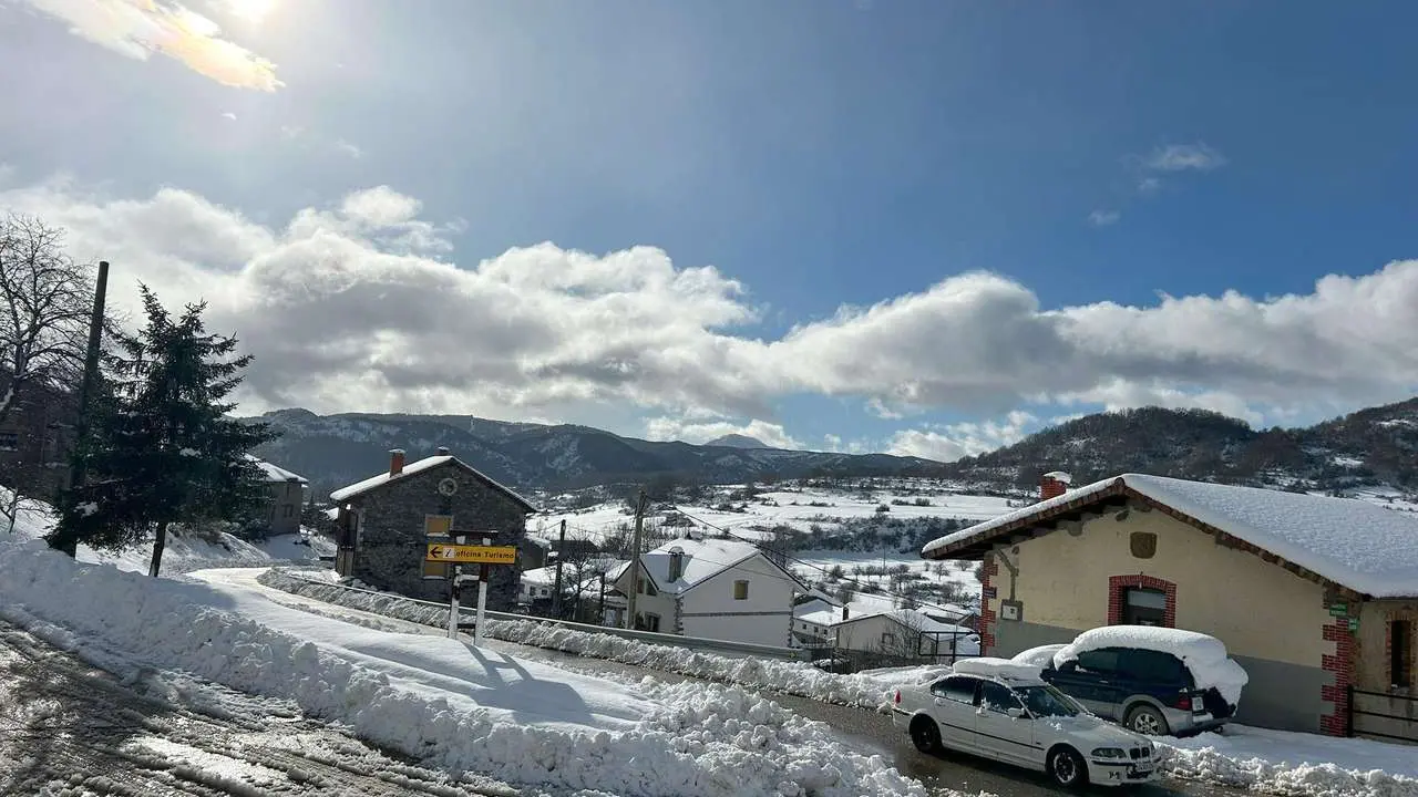 ICAL. Nieve en el municipio de Prioro (Le&oacute;n)