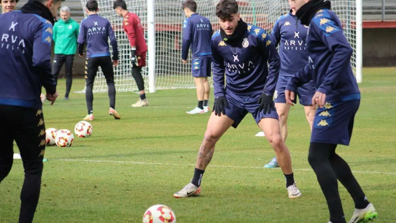 Acci&oacute;n de un entrenamiento de la Cultural // CyD Leonesa