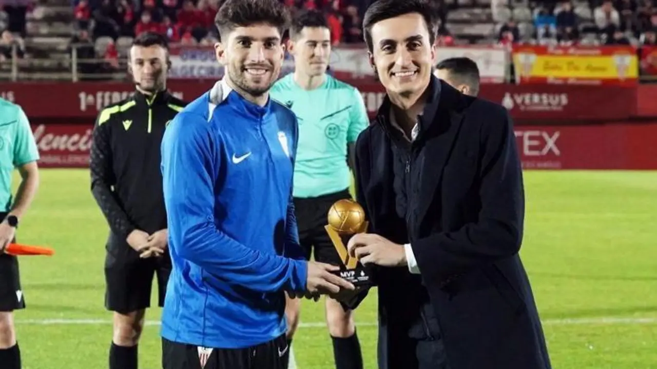 Rodrigo Escudero, nombrado mejor jugador de Primera RFEF en diciembre // Primera_RFEF