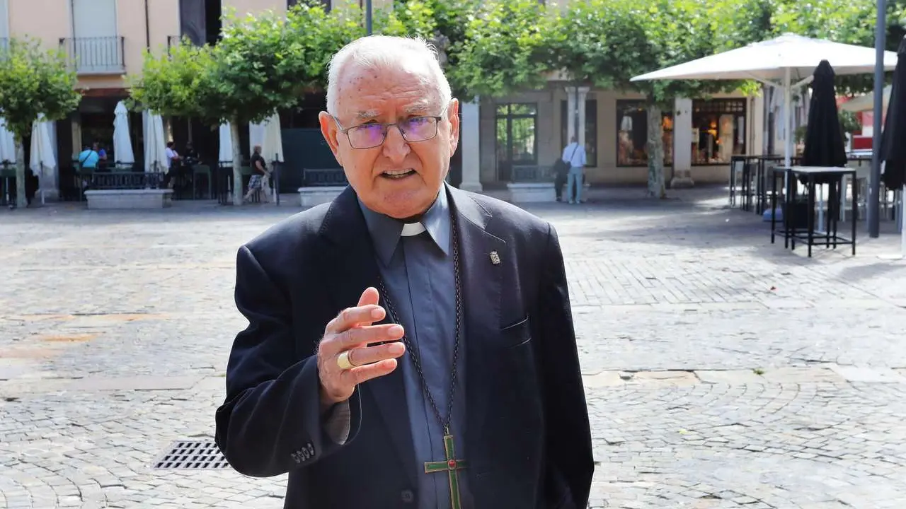 Br&aacute;gimo. ICAL. Nicol&aacute;s Castellanos, obispo em&eacute;rito de Palencia, misionero espa&ntilde;ol en Bolivia; Premio Pr&iacute;ncipe de Asturias de la Concordia; y Premio Castilla y Le&oacute;n de Valores Humanos en una de sus visitas a Palencia
