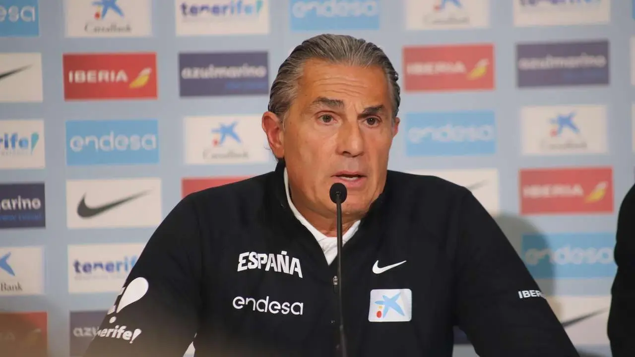 El seleccionador Sergio Scariolo en la sala de prensa del Palacio // Foto: Isaac Llamazares