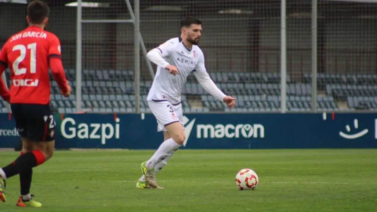 Satr&uacute;stegui durante el partido en Tajonar // @CyDLeonesa