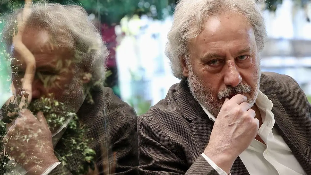 El escritor leon&eacute;s Julio Llamazares participa este viernes en el homenaje a Eufemiano 'El topo de la Mata'.