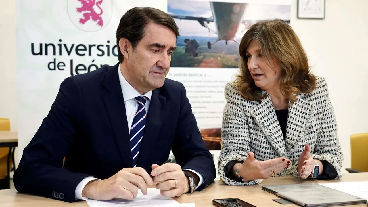 Campillo - La rectora de la Universidad de Le&oacute;n, Nuria Gonz&aacute;lez, y el consejero de Medio Ambiente, Vivienda y Ordenaci&oacute;n del Territorio, Juan Carlos Su&aacute;rez-Qui&ntilde;ones