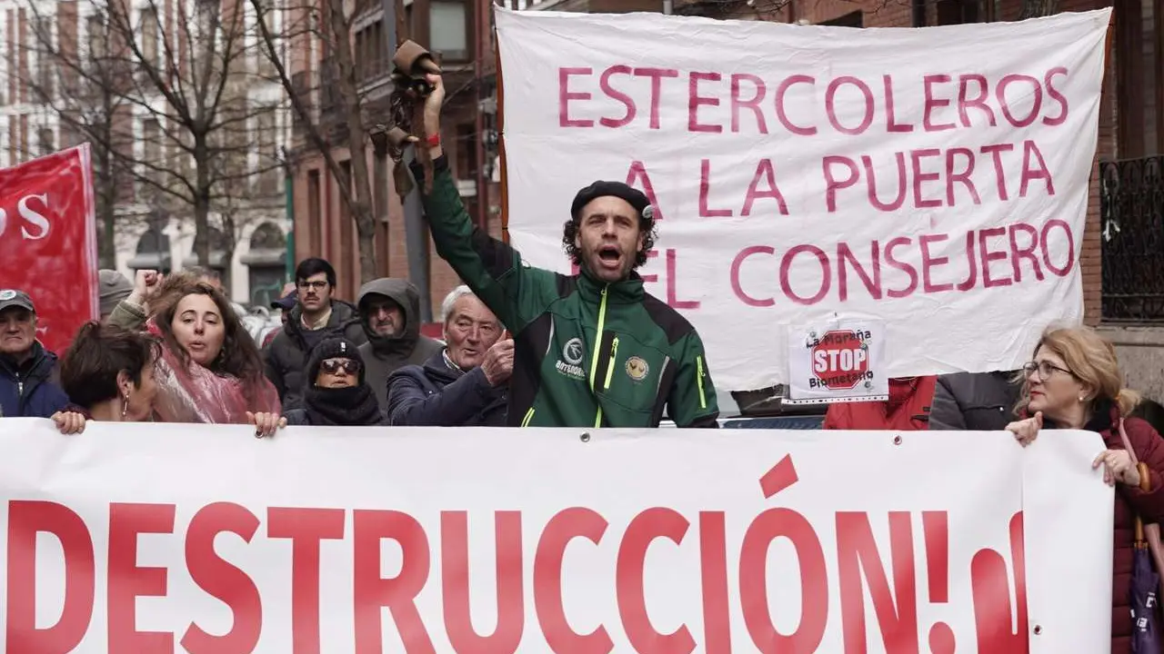 Manifestaci&oacute;n contra la proliferaci&oacute;n de macrogranjas y plantas de biog&aacute;s en Castilla y Le&oacute;n. / CACHO / ICAL