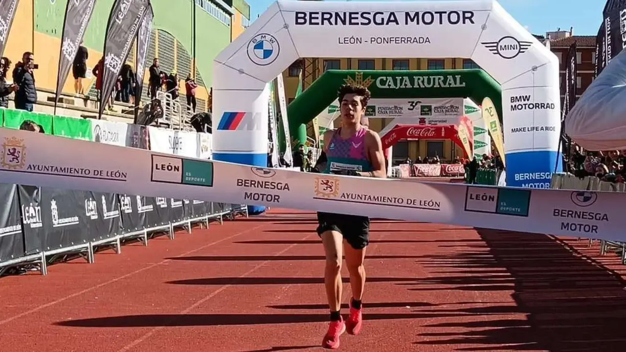 Llegada Peque Media Marat&oacute;n (2K) Le&oacute;n 2025