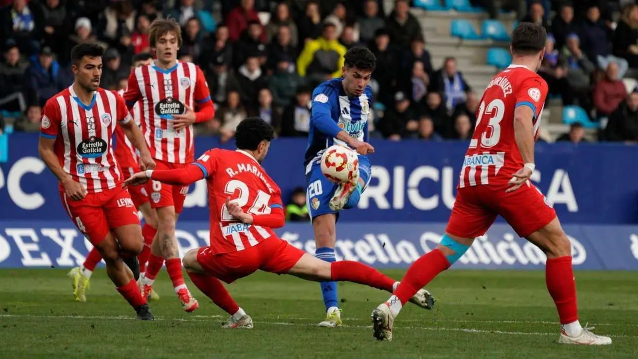 Una acci&oacute;n del partido de este domingo ante el  Lugo. / SD PONFERRADINA