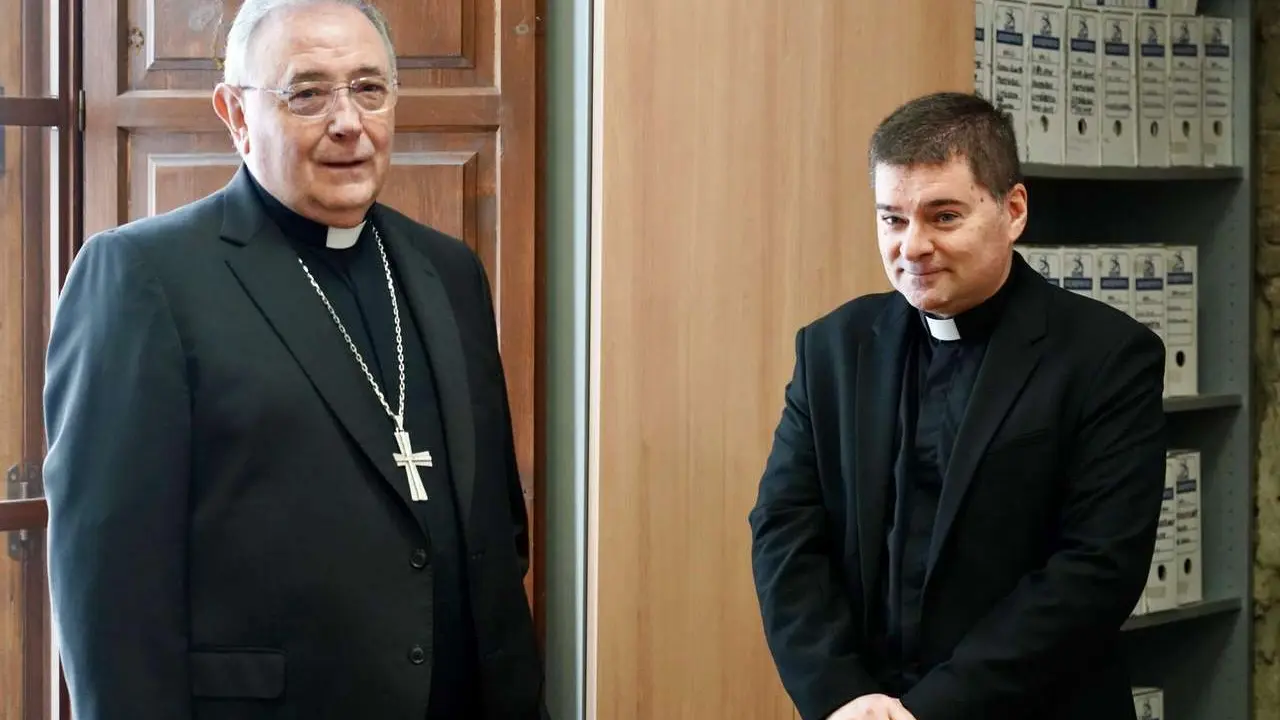 Campillo. ICAL. El obispo de Le&oacute;n, Luis &Aacute;ngel de las Heras, y el vicario general de la Di&oacute;cesis, Luis Garc&iacute;a, presentan los Premios San Froil&aacute;n