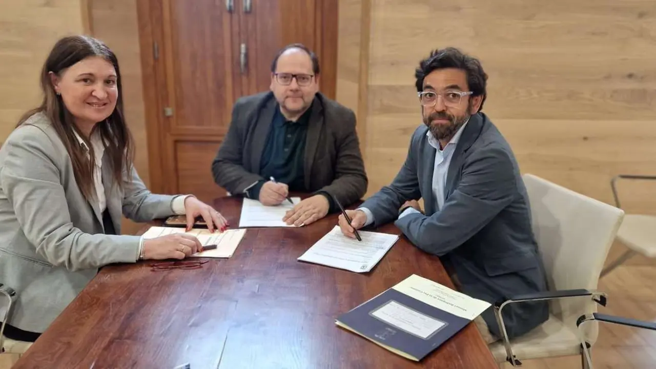 Firma de la adquisici&oacute;n de la estaci&oacute;n de autobuses de La Ba&ntilde;eza
