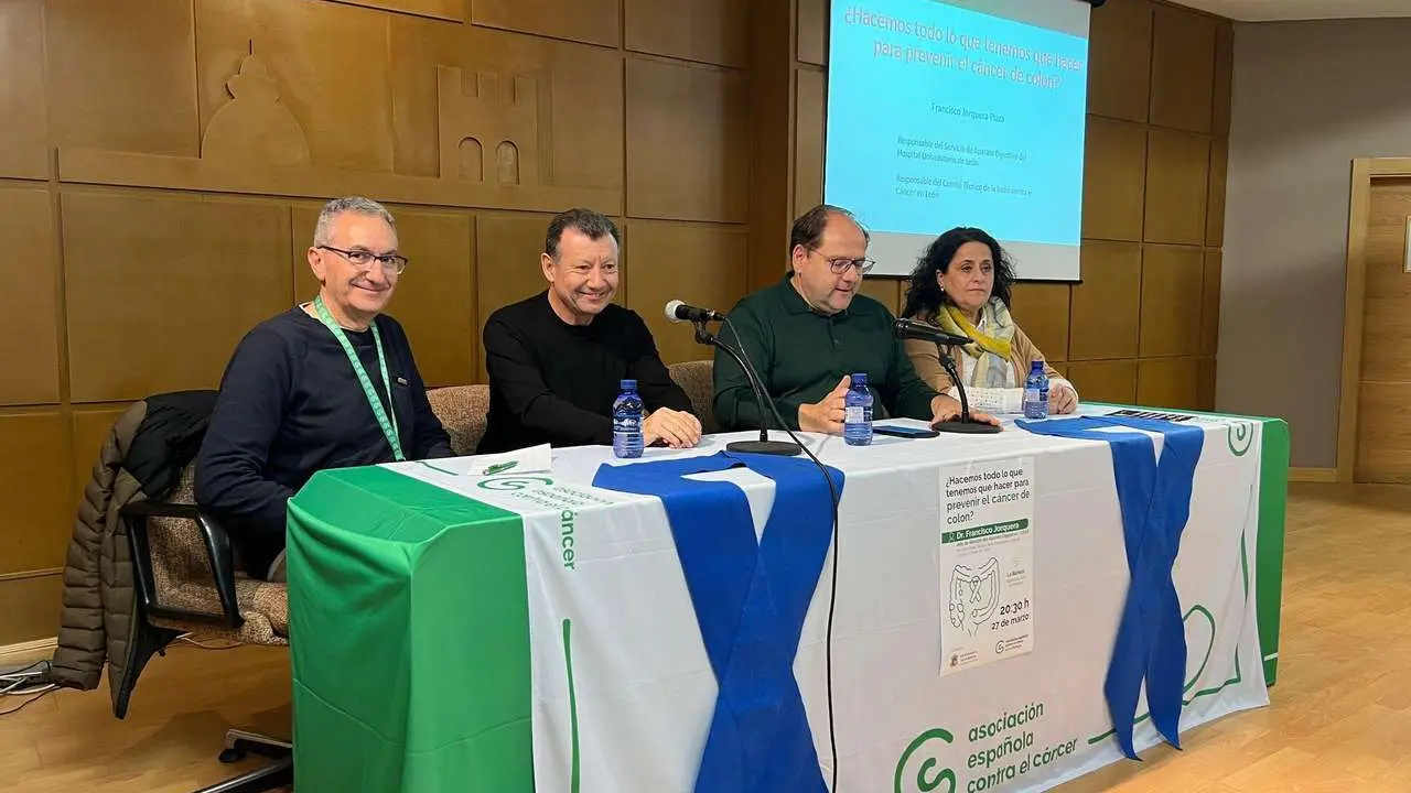Charla sobre el cáncer de colon en La Ba&ntilde;eza. / AYTO. LA BA&Ntilde;EZA