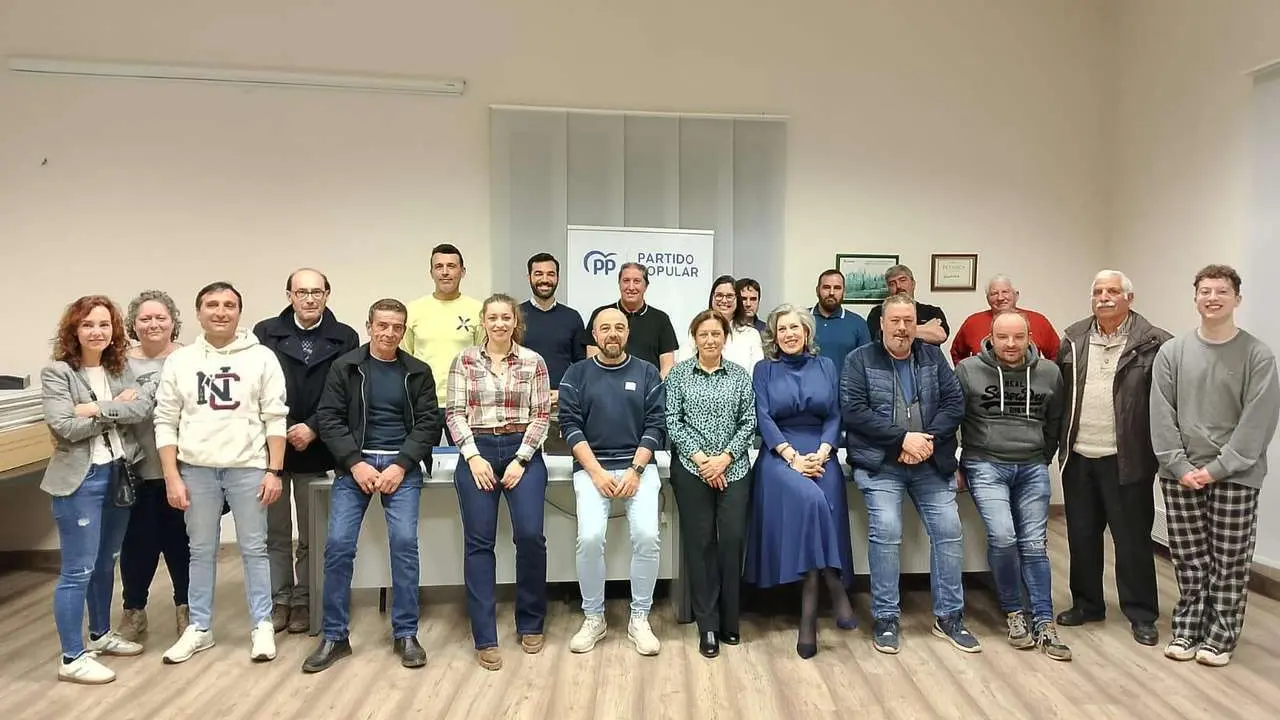 Reunión de Ester Muñoz con alcaldes y portavoces de municipios de la Ribera del Esla y el Porma. / PRENSA PP