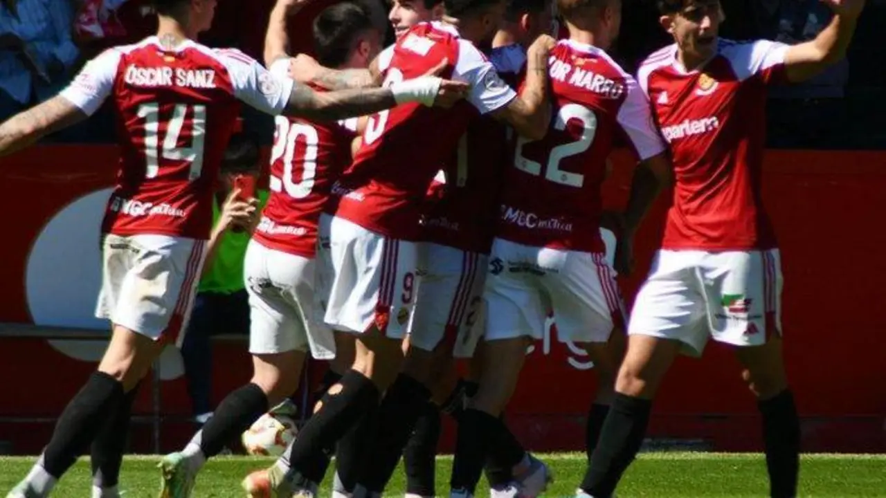 Los jugadores del N&agrave;stic celebran un gol frente a la Ponferradina. / @NASTICTARRAGONA