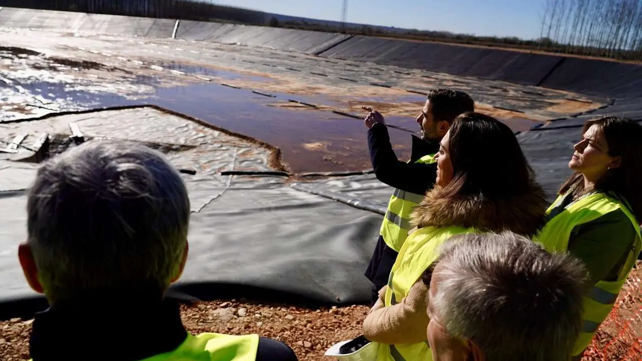 Campillo. ICAL. La consejera de Agricultura, Ganader&iacute;a y Desarrollo Rural, Mar&iacute;a Gonz&aacute;lez Corral, visita las obras de modernizaci&oacute;n del regad&iacute;o en Llamas de la Ribera (Le&oacute;n)