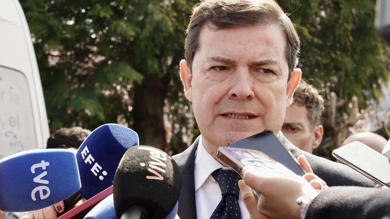 El presidente de la Junta de CAstilla y Le&oacute;n, Alfonso Fern&aacute;ndez Ma&ntilde;ueco, este martes en Villablino. / CAMPILLO / ICAL
