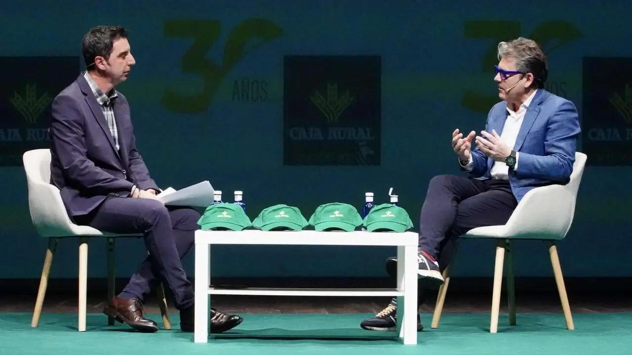 Campillo. ICAL. divulgador tecnol&oacute;gico y economista Marc Vidal analiza la situaci&oacute;n econ&oacute;mica actual junto al subdirector del Diario de Le&oacute;n, Marco Romero, en un acto organizado con motivo del 30 aniversario de Caja Rural en Le&oacute;n