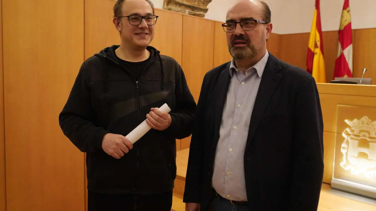 C&eacute;sar S&aacute;nchez. ICAL. El alcalde de Ponferrada, Marco Morala (D), junto al compositor Manuel Alejandre (I), durante la presentaci&oacute;n de la V edici&oacute;n del Festival de M&uacute;sica Antigua Pons Ferrata
