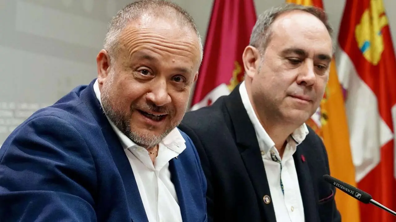 Campillo. ICAL. El presidente de la Diputaci&oacute;n de Le&oacute;n, Gerardo &Aacute;lvarez Courel, y el vicepresidente Valent&iacute;n Mart&iacute;nez presentan un nuevo plan de inversiones destinado a los ayuntamientos.