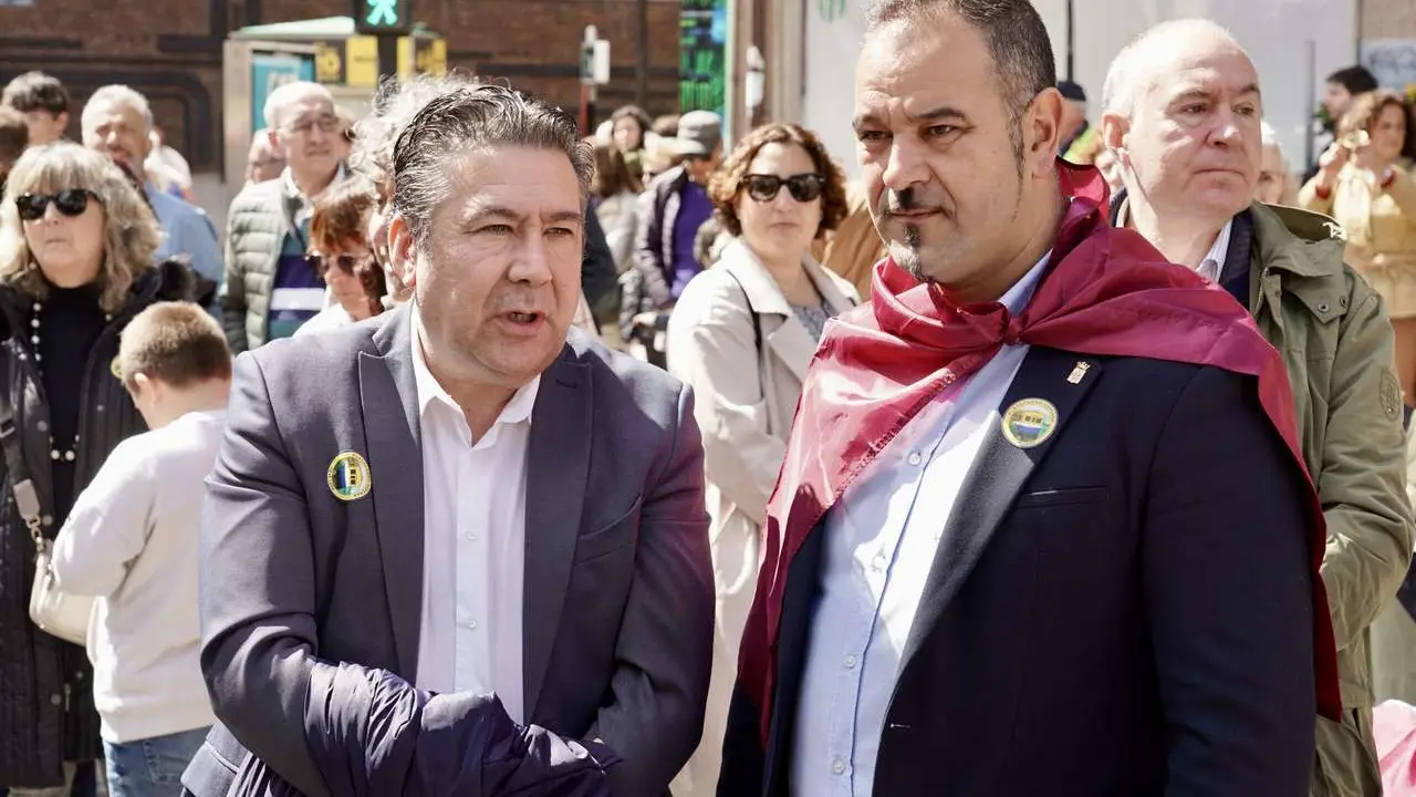 Manifestaci&oacute;n en defensa de Feve este domingo en las calles de la ciudad de Le&oacute;n. / CAMPILLO / ICAL