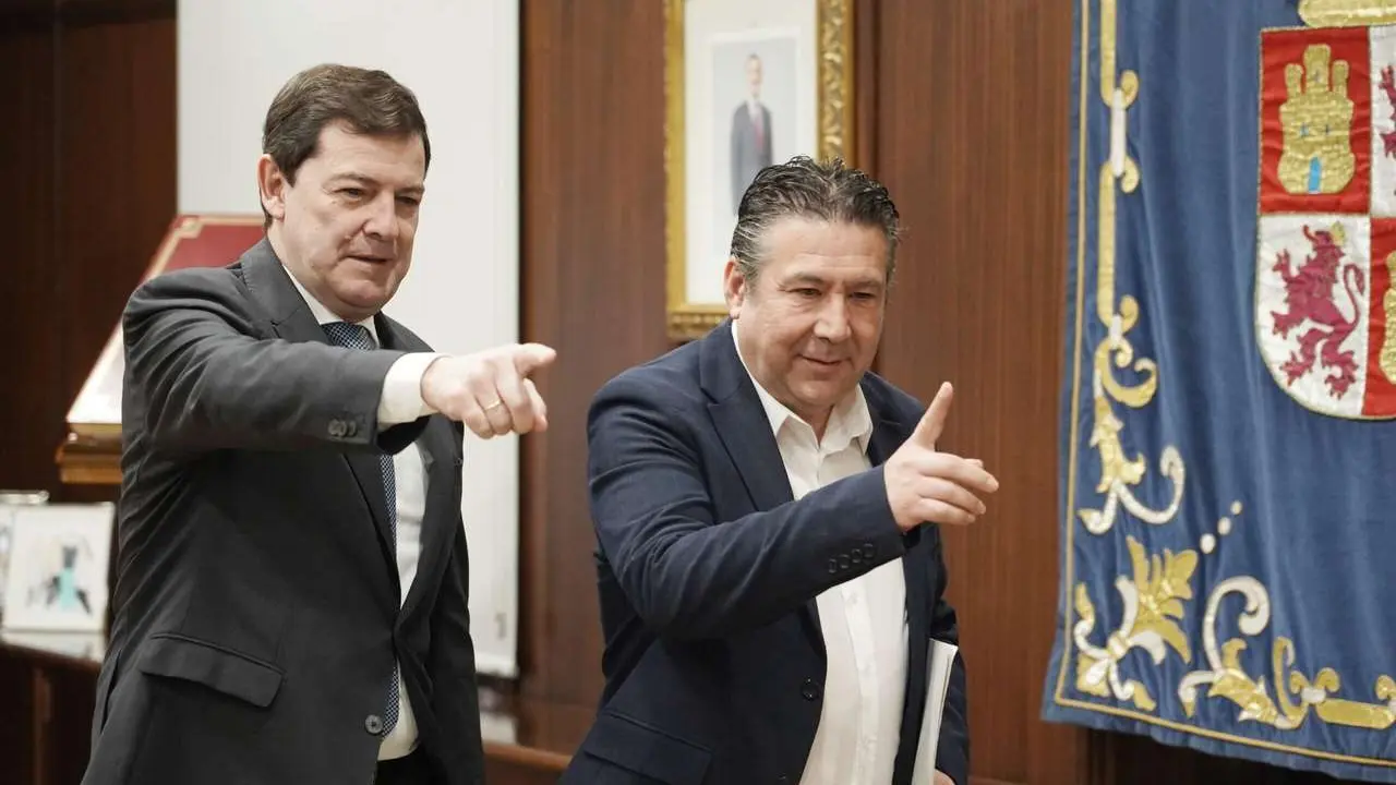 Rub&eacute;n Cacho. ICAL. El presidente de la Junta de Castilla y Le&oacute;n, Alfonso Fern&aacute;ndez Ma&ntilde;ueco, de re&uacute;ne con el portavoz del Grupo de la UPL, Luis Mariano Santos