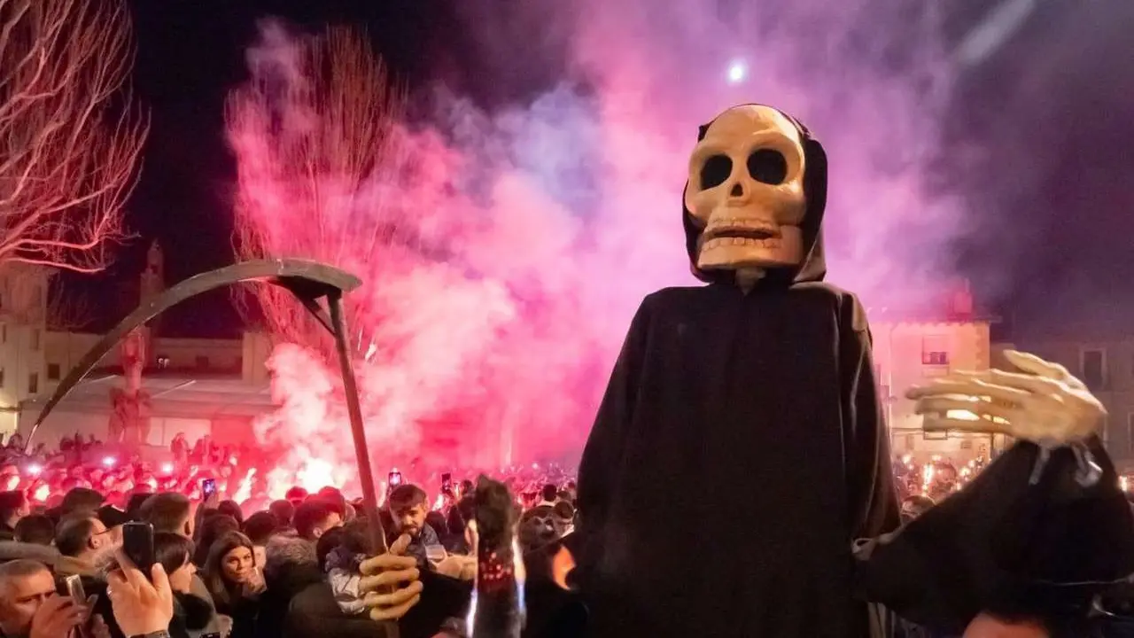 La Muerte del Entierro de Genar&iacute;n a su paso por la Plaza del Grano en 2024. / COFRAD&Iacute;A DE NUESTRO PADRE GENAR&Iacute;N
