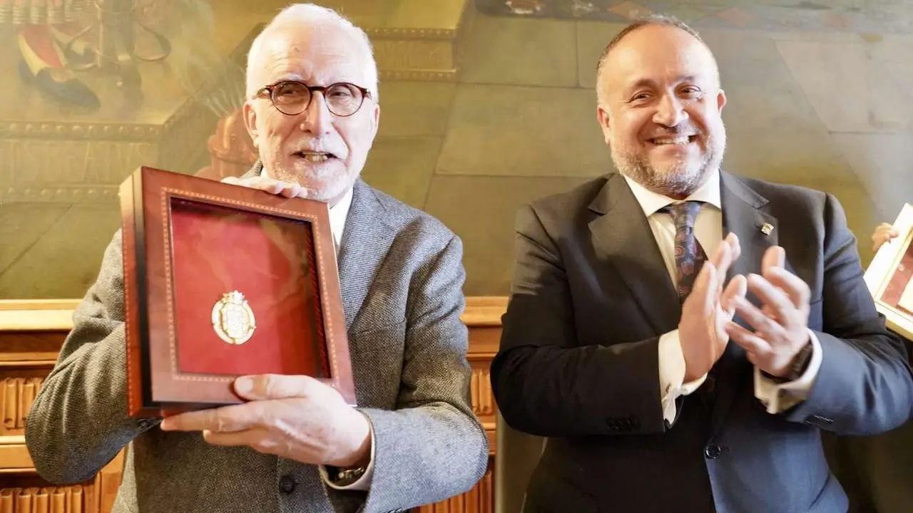 Campillo. ICAL. El escritor Luis Mateo D&iacute;ez recibe la Medalla de Oro de la Provincia de Le&oacute;n.