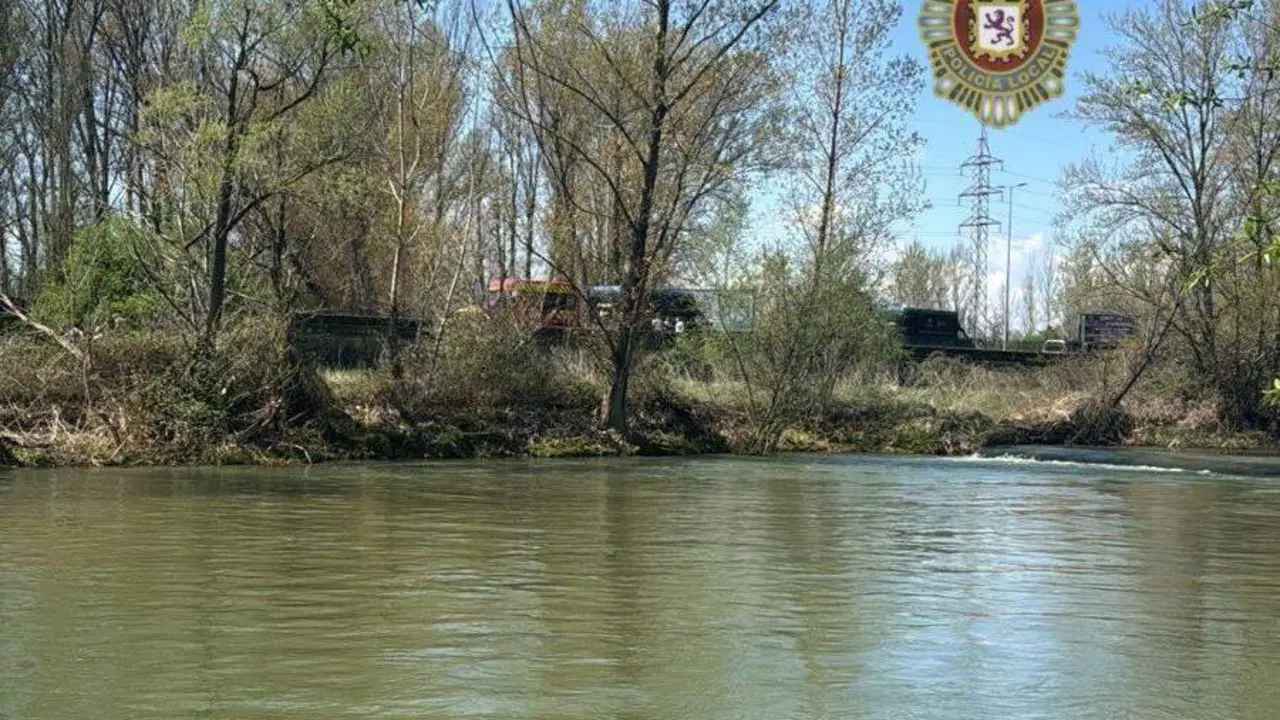 Rescate de una mujer y su perro en el r&iacute;o Bernesga. Polic&iacute;a Local de Le&oacute;n