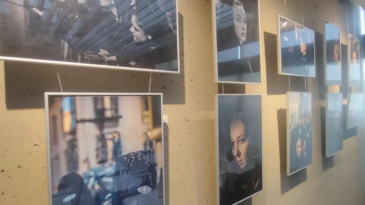 Exposici&oacute;n de Manolas en el Corte Ingl&eacute;s de Le&oacute;n, Sala &Aacute;mbito Cultural
