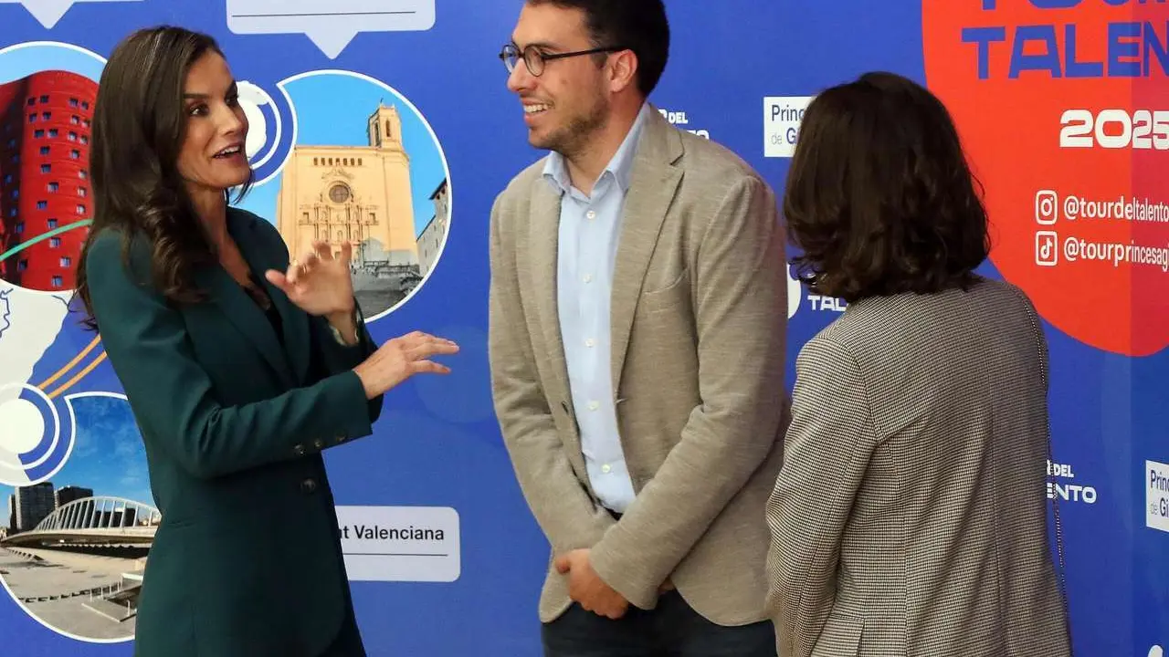 Peio Garc&iacute;a. ICAL. La reina, con los premiados del Tour del talento en Le&oacute;n
