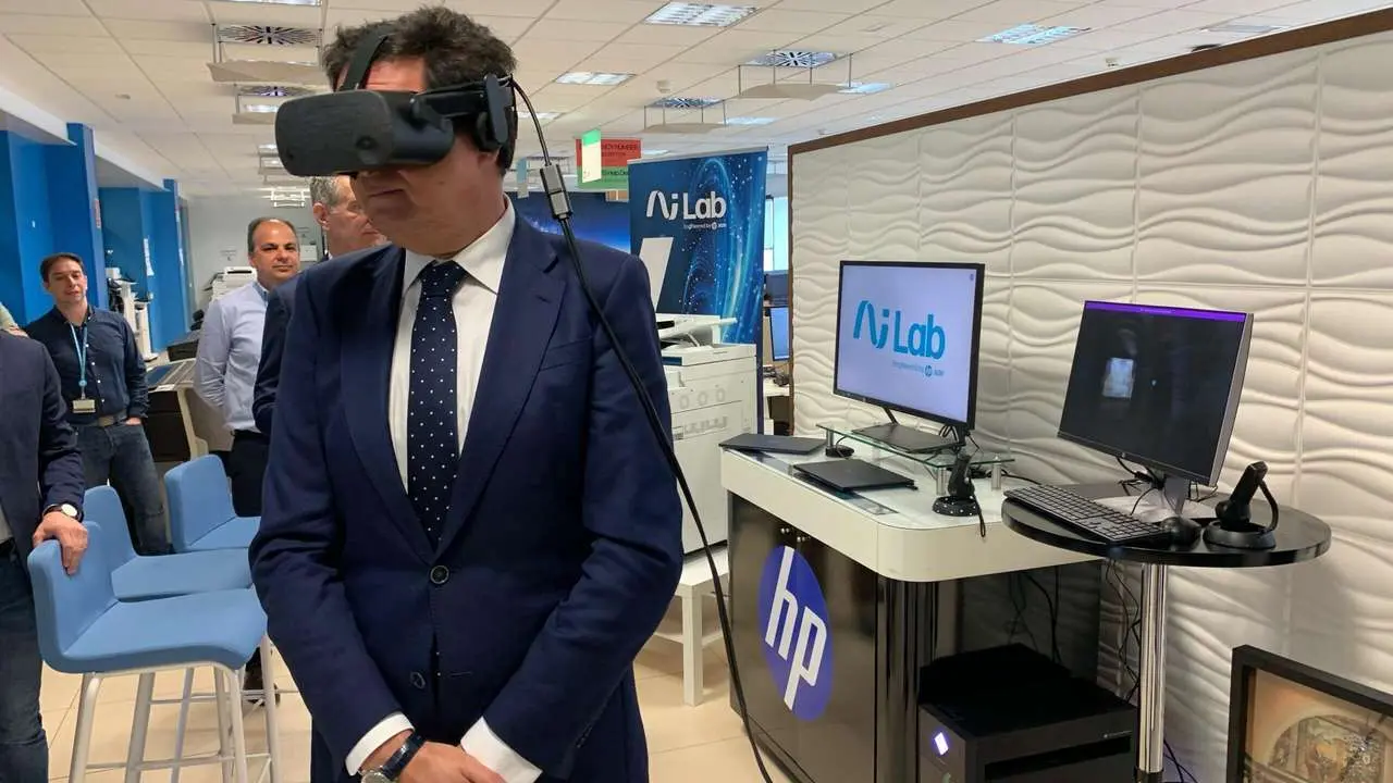 &Oacute;scar L&oacute;pez, este viernes durante su visita a las instalaciones de HP en Le&oacute;n. / LE&Oacute;N24HORAS