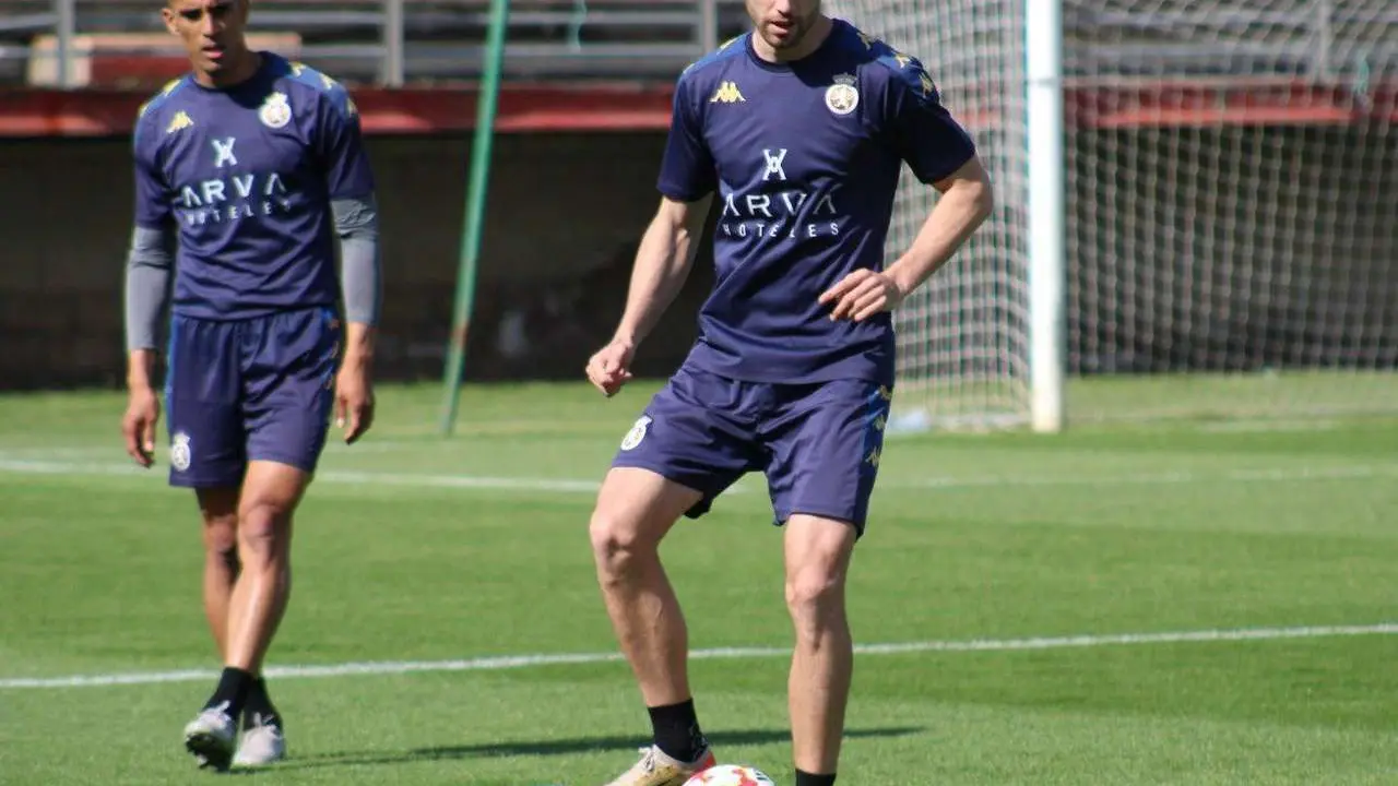 Entrenamiento de la Cultural previo al choque con el Tarazona. / CyDLeonesa