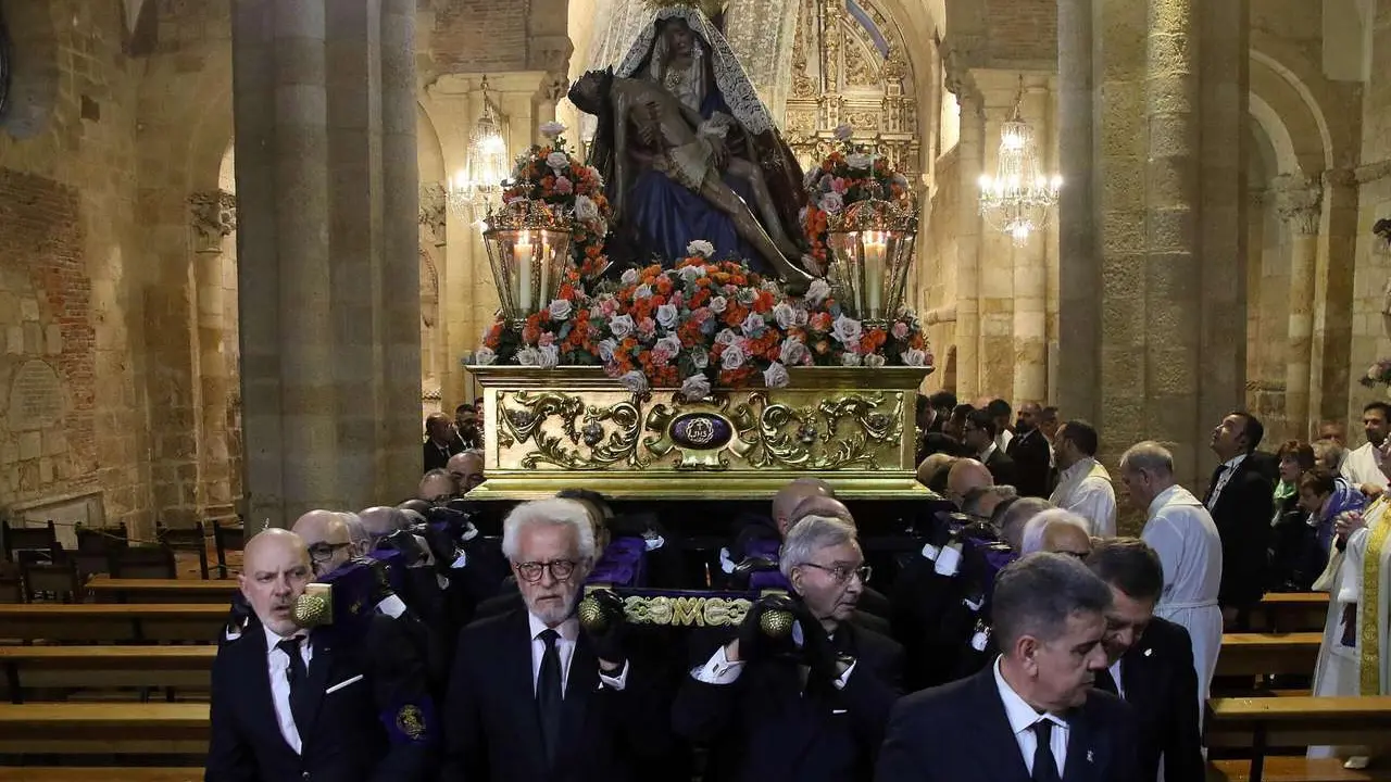 Peio Garc&iacute;a. ICal. Procesi&oacute;n de La &lsquo;Morenica&rsquo;, con la asistencia del alcalde de la ciudad, Jos&eacute; Antonio Diez, el presidente de las Cortes, Carlos Poll&aacute;n, y el obispo Luis &Aacute;ngel de las Heras
