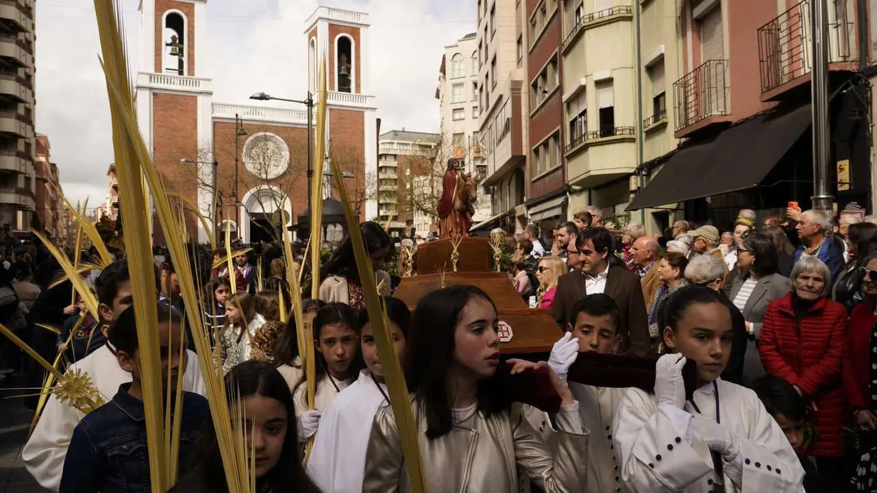 Procesi&oacute;n del Domingo de Ramos en Ponferrada 2025. / C&Eacute;SAR S&Aacute;NCHEZ / ICAL