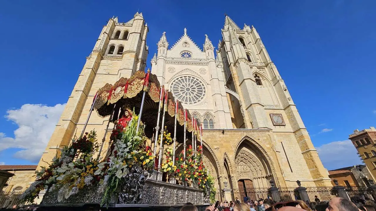 Procesi&oacute;n del Cristo del Gran Poder de Le&oacute;n 2025. / LE&Oacute;N24HORAS