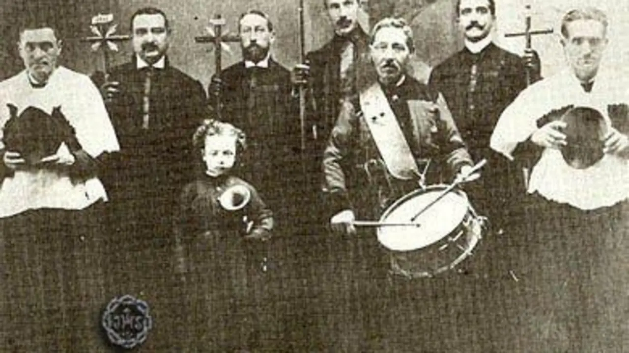 Imagen antigua de La Ronda del Dulce Nombre de Jes&uacute;s Nazareno de Le&oacute;n. / JHSLEON
