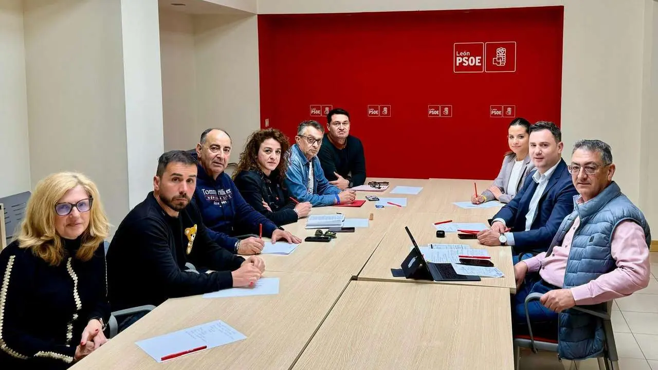 PSOE Le&oacute;n se re&uacute;ne con los sindicatos