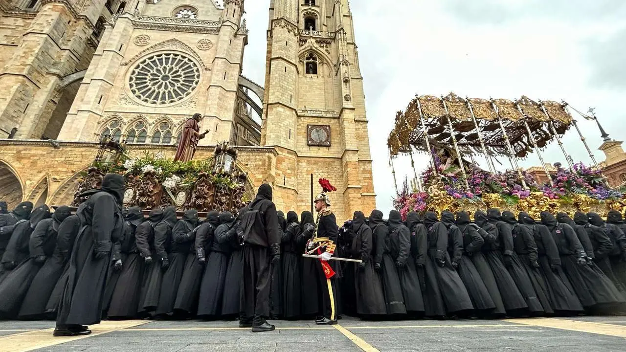 Procesi&oacute;n de los Pasos El Encuentro Viernes Santo